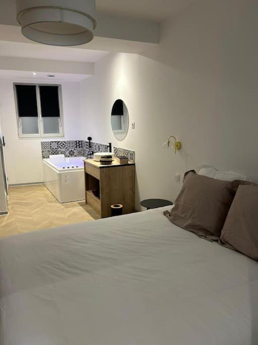 Appartement Spa 2 Pers-Couteliers-Centre Ville Moulins  Buitenkant foto